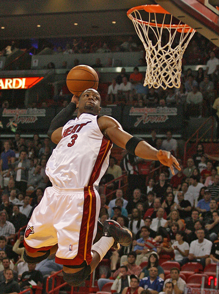 开云Kaiyun中国官网登录入口-韦德：我生涯第二赛季应该拿进步最快球员奖 当时场均分提高了8分