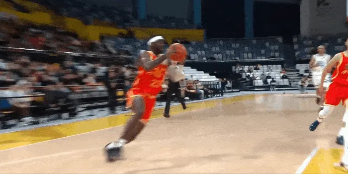 Kaiyun开云官方网站中国登录-桑普森接赵嘉仁传球，起三步隔扣李安打成二加一